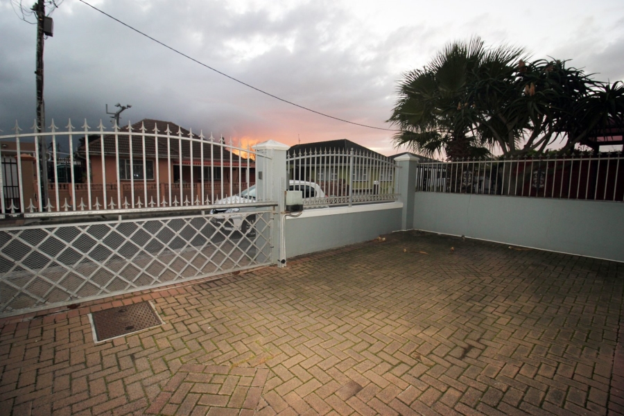 To Let 4 Bedroom Property for Rent in Belgravia Western Cape